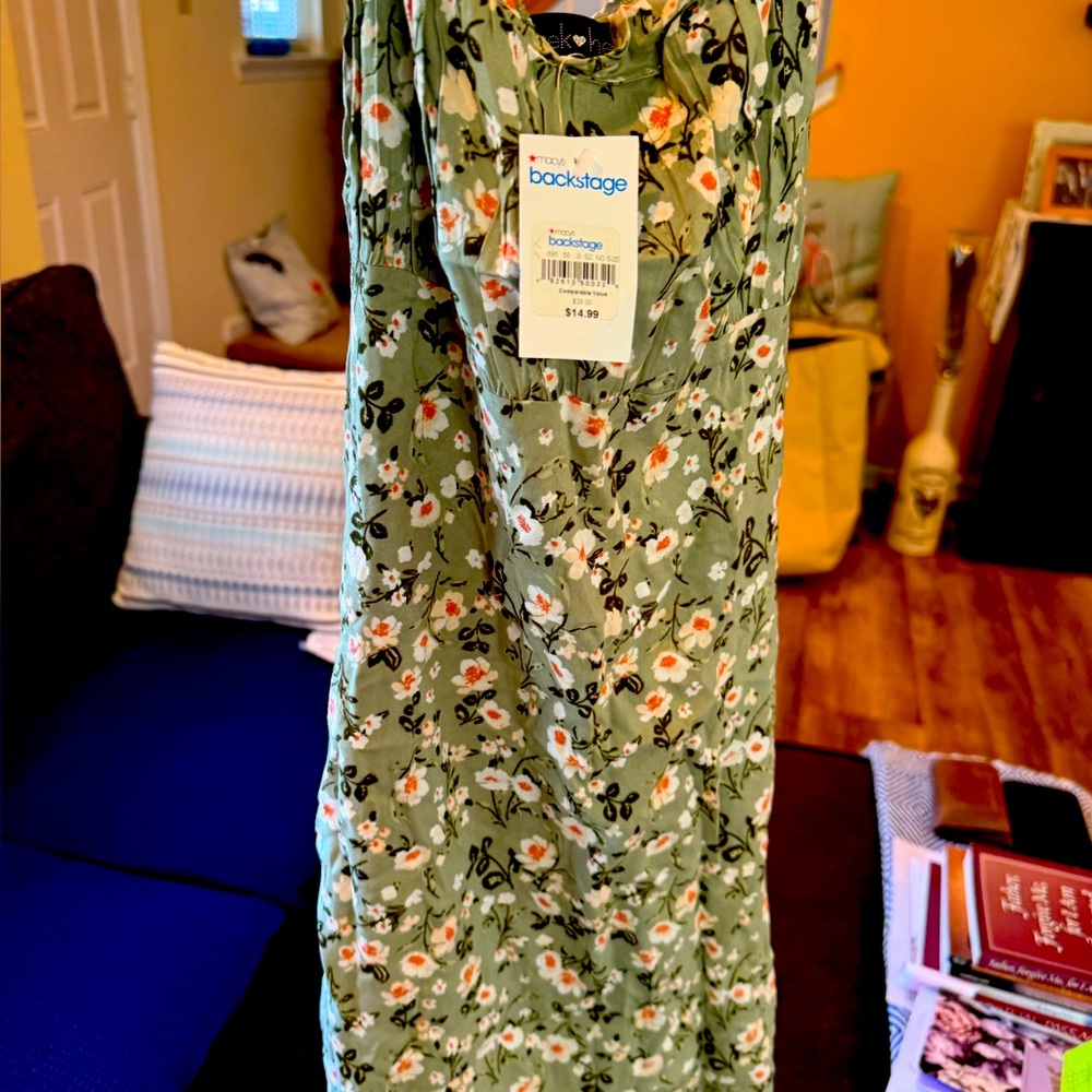 Chic Floral Dress in Green